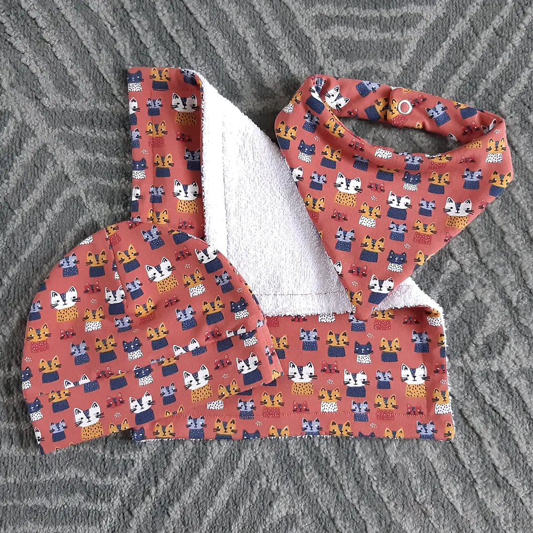 babymutsje, spuugdoekje, slabbetje